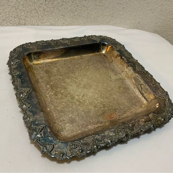 Vintage WM A Rogers Old English Reproduction tray 6164 - Picture 2 of 7